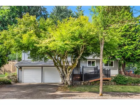20900 SW Winema Dr, Tualatin, OR 97062