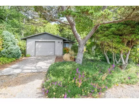 5540 Palisades Dr, Lincoln City, OR 97367