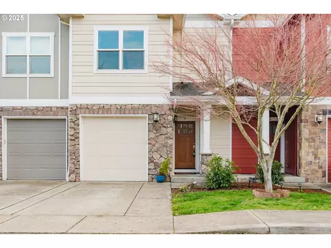 211 Silver St #2H, Silverton, OR 97381