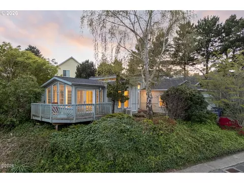 4625 NE Voyage Ave, Lincoln City, OR 97367