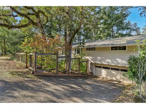 Exterior - 105 W 35th Pl, Eugene, OR 97405 photo 13 of 14