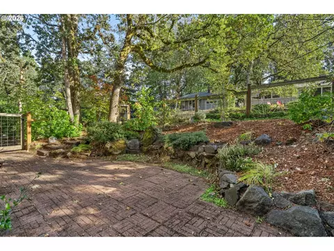 Exterior - 105 W 35th Pl, Eugene, OR 97405 photo 14 of 14