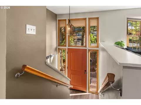 Entry Way - 105 W 35th Pl, Eugene, OR 97405 photo 1 of 2