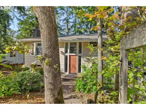 Exterior - 105 W 35th Pl, Eugene, OR 97405 photo 2 of 14