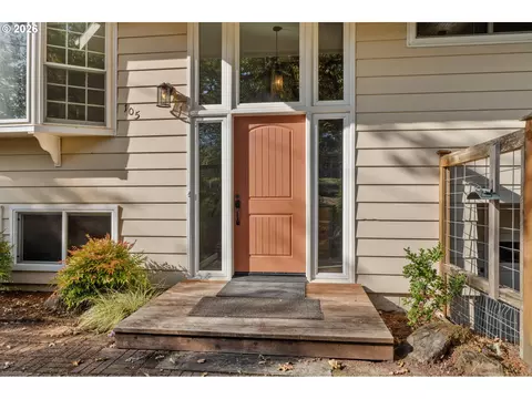 Exterior - 105 W 35th Pl, Eugene, OR 97405 photo 12 of 14
