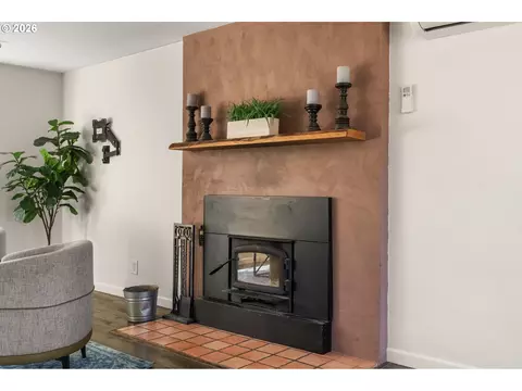 Living - 105 W 35th Pl, Eugene, OR 97405 photo 3 of 3