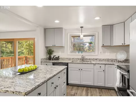 Kitchen - 105 W 35th Pl, Eugene, OR 97405 photo 2 of 3