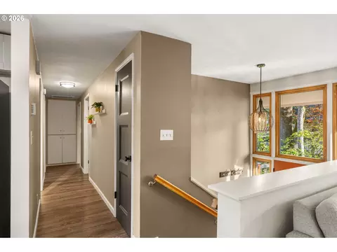Entry Way - 105 W 35th Pl, Eugene, OR 97405 photo 2 of 2