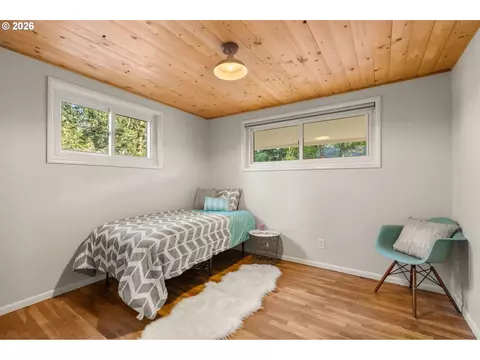 Bedroom - 105 W 35th Pl, Eugene, OR 97405 photo 3 of 5