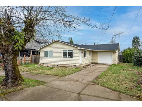 460 W Oregon Ave, Creswell, OR 97426