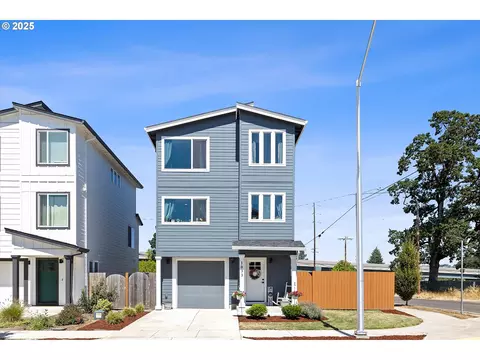 1033 E Ginger Root Ct, Newberg, OR 97132