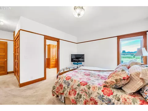 Bedroom - 34671 Matthews Rd, Eugene, OR 97405 photo 1 of 4
