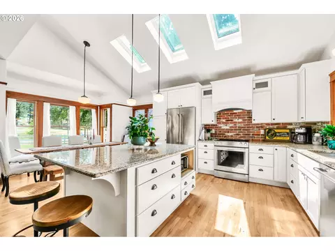 Kitchen - 34671 Matthews Rd, Eugene, OR 97405 photo 2 of 6