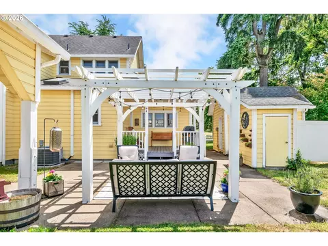 Exterior - 34671 Matthews Rd, Eugene, OR 97405 photo 6 of 11