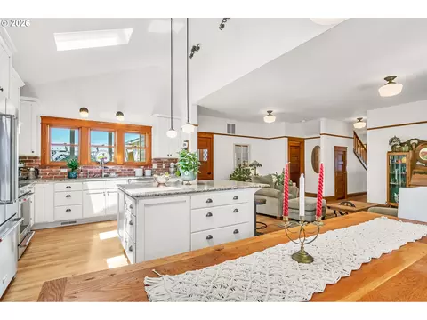 Kitchen - 34671 Matthews Rd, Eugene, OR 97405 photo 4 of 6