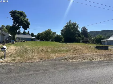 105 NE Pine St, Oakland, OR 97462