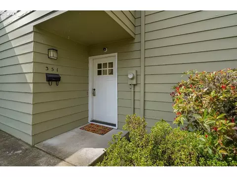 351 18th St NE, Salem, OR 97301