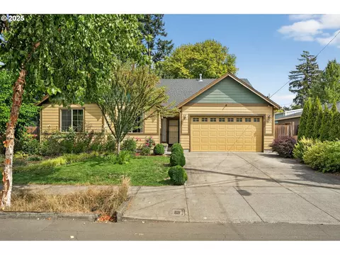 9015 SE Regents Dr, Milwaukie, OR 97222