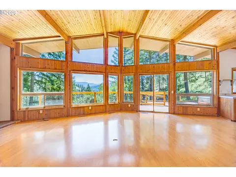 Living - 5424 Little River Rd, Glide, OR 97443 photo 4 of 7