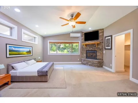 Bedroom - 5424 Little River Rd, Glide, OR 97443 photo 1 of 6