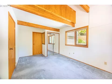 Bedroom - 5424 Little River Rd, Glide, OR 97443 photo 4 of 6