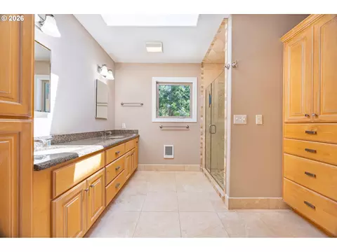 Bath - 5424 Little River Rd, Glide, OR 97443 photo 2 of 5