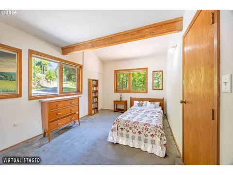 Bedroom - 5424 Little River Rd, Glide, OR 97443 photo 3 of 6