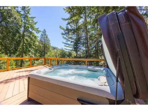 Exterior - 5424 Little River Rd, Glide, OR 97443 photo 4 of 10