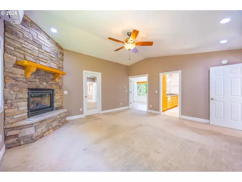 Living - 5424 Little River Rd, Glide, OR 97443 photo 5 of 7