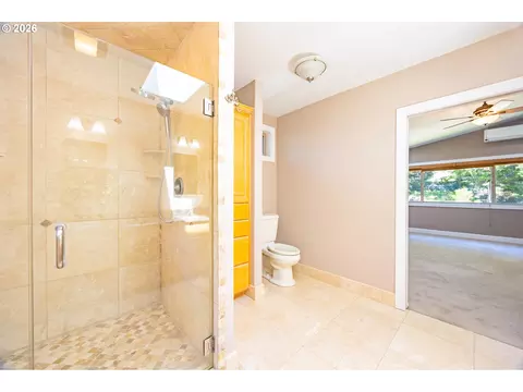 Bath - 5424 Little River Rd, Glide, OR 97443 photo 1 of 5