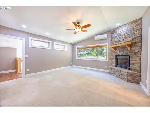 Living - 5424 Little River Rd, Glide, OR 97443 photo 6 of 7