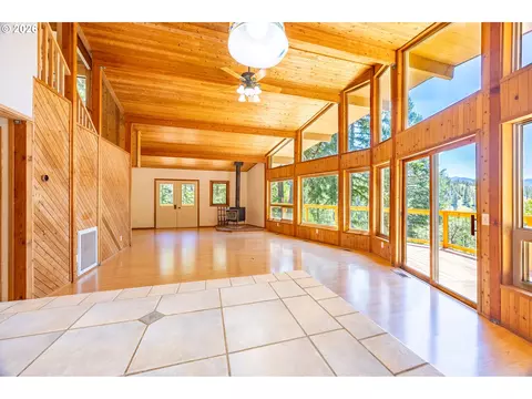 Living - 5424 Little River Rd, Glide, OR 97443 photo 3 of 7