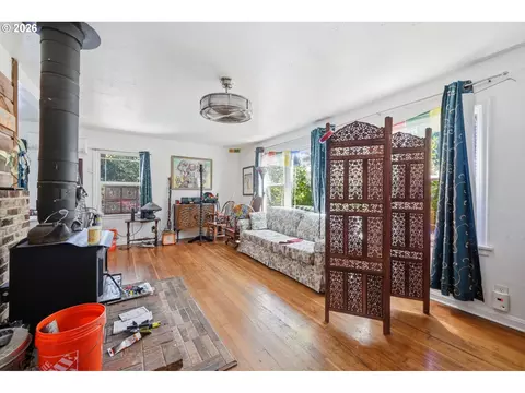 Living - 123 Elkay Dr, Eugene, OR 97404 photo 1 of 2