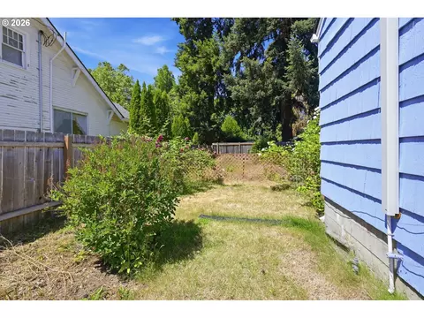 Exterior - 123 Elkay Dr, Eugene, OR 97404 photo 8 of 8