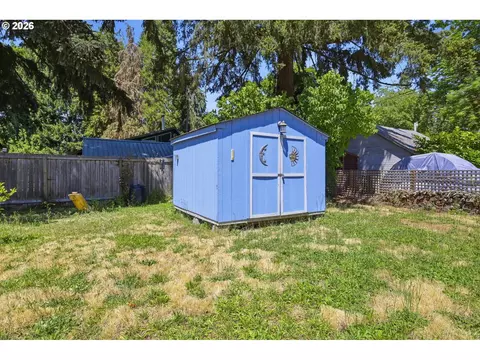 Exterior - 123 Elkay Dr, Eugene, OR 97404 photo 5 of 8