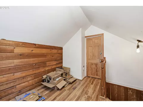 Entry Way - 123 Elkay Dr, Eugene, OR 97404 photo 2 of 2