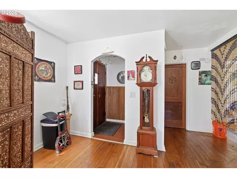 Entry Way - 123 Elkay Dr, Eugene, OR 97404 photo 1 of 2