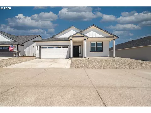 761 Spyglass Dr, Bandon, OR 97411
