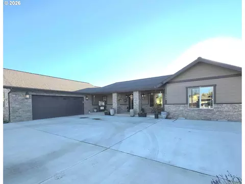 209 SW Meadow Lakes Dr, Prineville, OR 97754