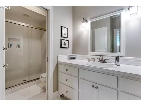 Bath - 2030 W 34th Ave, Eugene, OR 97405 photo 2 of 4