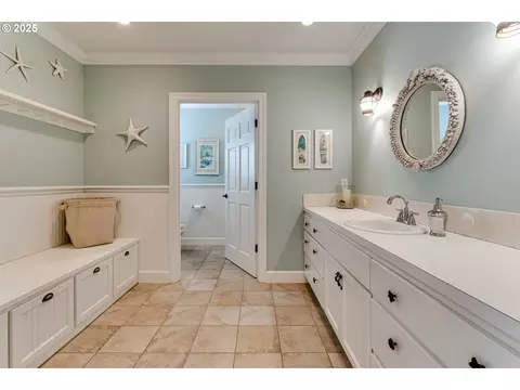 Bath - 2030 W 34th Ave, Eugene, OR 97405 photo 4 of 4