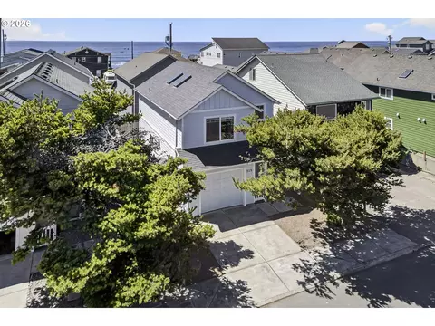 929 NW Spring St, Newport, OR 97365