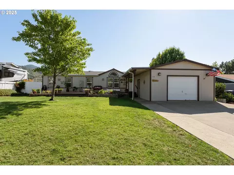184 SE Cordelia Dr, Myrtle Creek, OR 97457