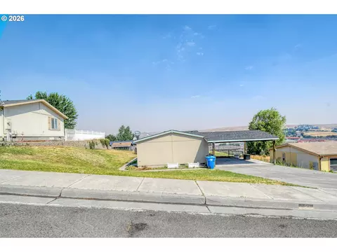 3022 SW River View Dr, Pendleton, OR 97801 photo 2