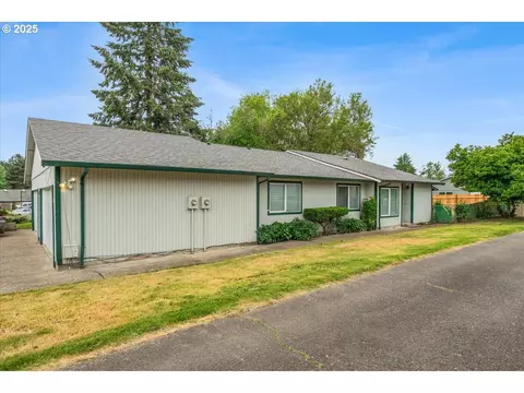 911 W Charles St, Newberg, OR 97132