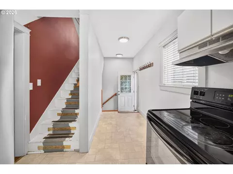 Entry Way - 790 SE 1st St, Gresham, OR 97080 photo 1 of 4