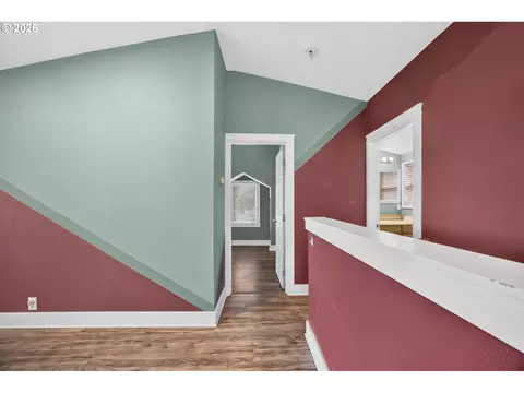 Entry Way - 790 SE 1st St, Gresham, OR 97080 photo 3 of 4