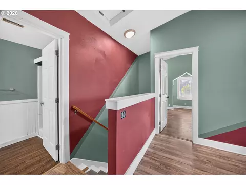 Entry Way - 790 SE 1st St, Gresham, OR 97080 photo 2 of 4