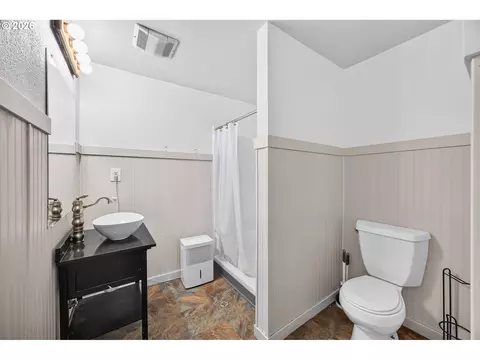 Bath - 790 SE 1st St, Gresham, OR 97080 photo 3 of 3
