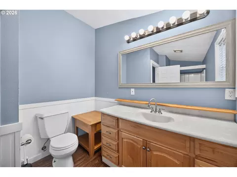 Bath - 790 SE 1st St, Gresham, OR 97080 photo 2 of 3